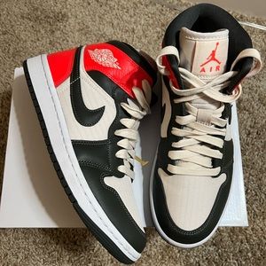 Air Jordan Mid Women’s brand new with box size 7